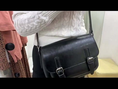 ❤️ 年轻婊子FeralBerry在试衣间用假阳具公开自慰 ❤❌ Hard porn ❌️