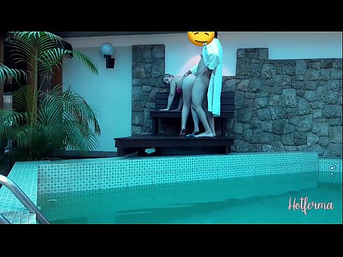 ❤️ 老板邀请女佣去泳池，却忍不住要来个热辣的 ❤❌ Hard porn ❌️