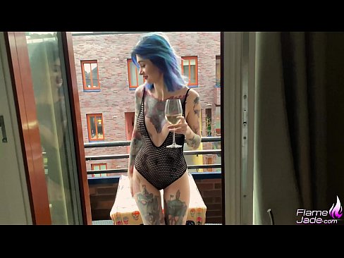 ❤️ 巨大的女孩大口吸吮，在空旷的天空下热情地做爱 ❤❌ Hard porn ❌️